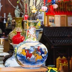 Bình Hoa Dáng T?i Mã Ðáo Thành Công V? Vàng